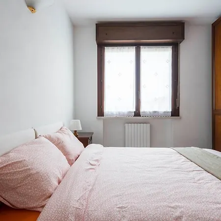 Cosy Close To The Centre