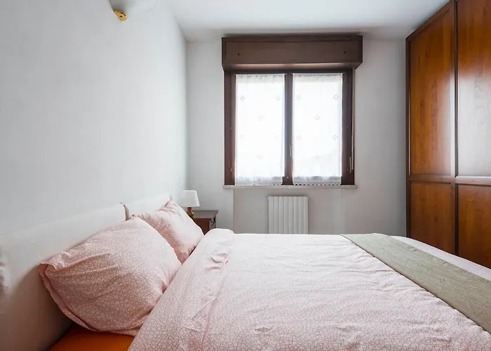 Cosy Close To The Centre